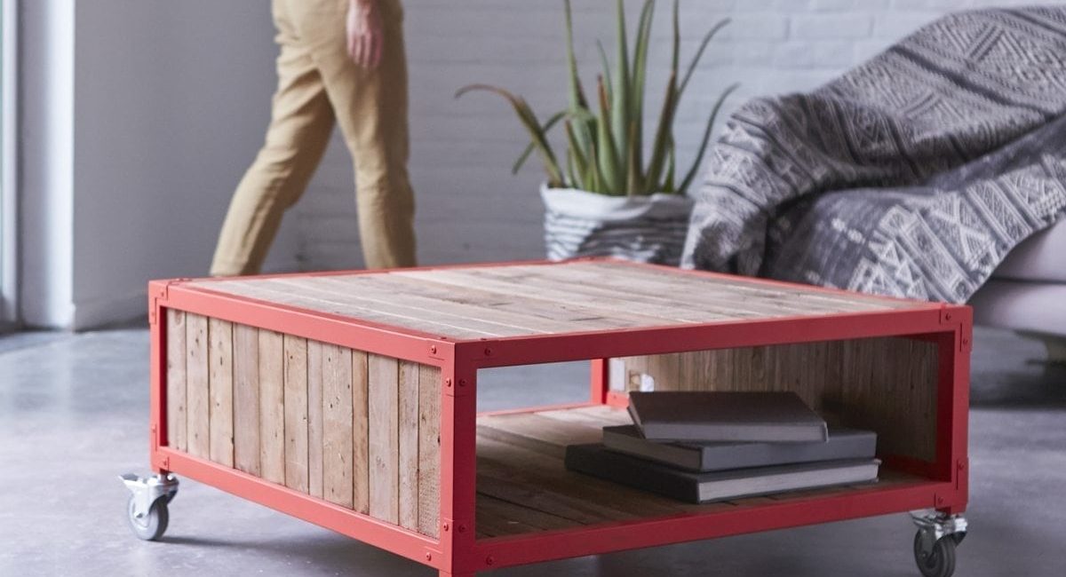 Table-basse-en-bois-recyclés-et-métal-80-Atelier-red-6.jpg