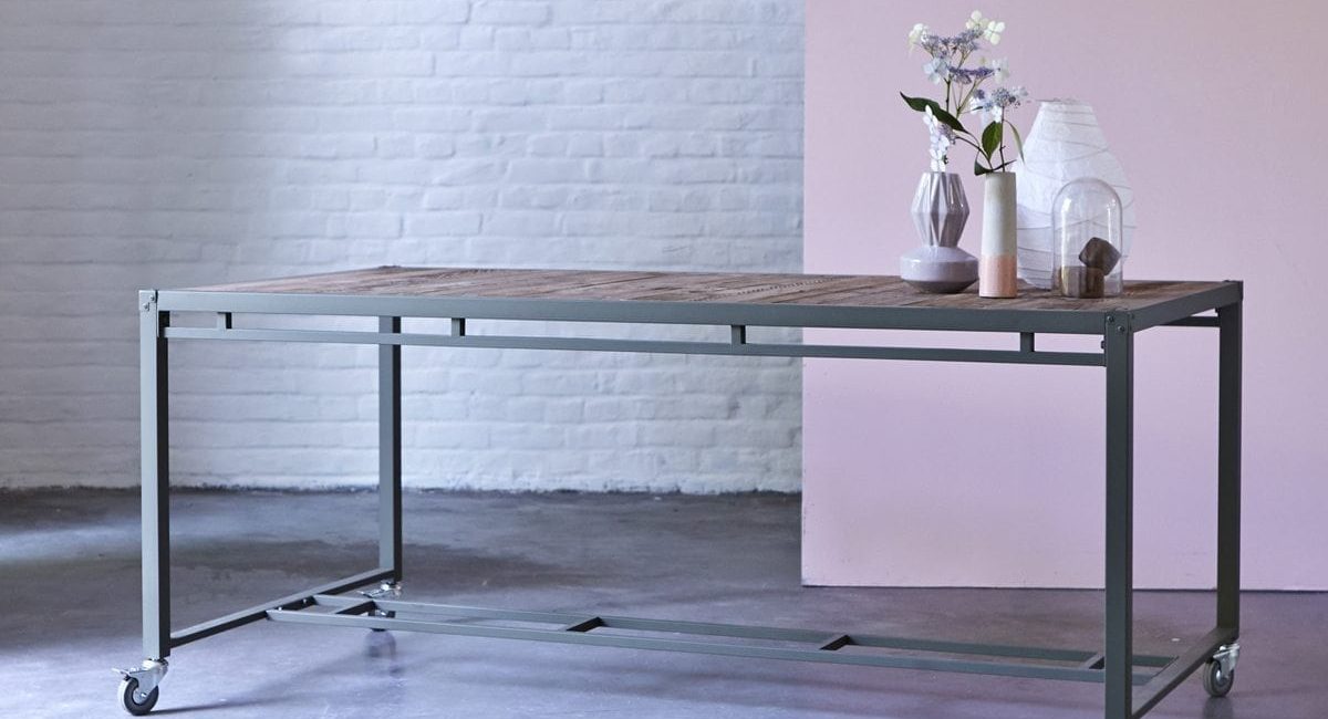 Table-en-bois-recyclés-et-métal-180x90-Atelier-kaki-2.jpg
